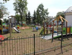 16. Plac zabaw